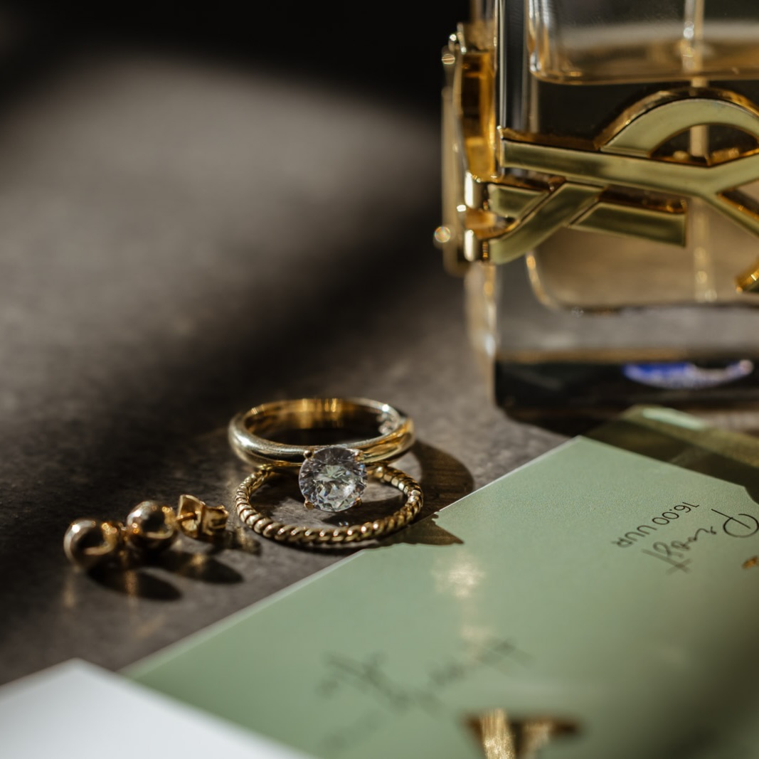 📸✨ In juni mocht ik de onvergetelijke dag van Shirley en Robi vastleggen, en wat was het een prachtige ervaring! 💖 Hun liefde straalde op elke foto. Onlangs heb ik het genoegen gehad om een schitterend trouwalbum voor ze te maken. 📖💍 Ik kan echt niet wachten tot het album binnen is om het met ze te delen! 🎉🥰 #trouwfotografie #geluksmomenten #trouwalbum #liefde #trouwfotograaf #fotograaf #canon #devonkendelens #bruiloft #trouwen #trouwjurk #bruidsfotograaf #bruidsfotografie